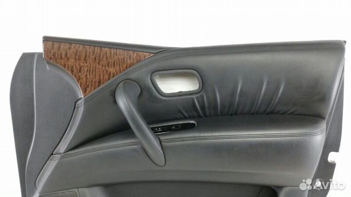 Обшивка двери передняя правая Nissan Patrol Y62