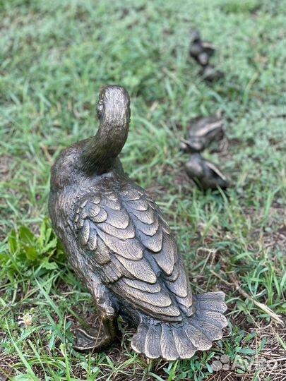 Утки из бронзы парковая скульптура