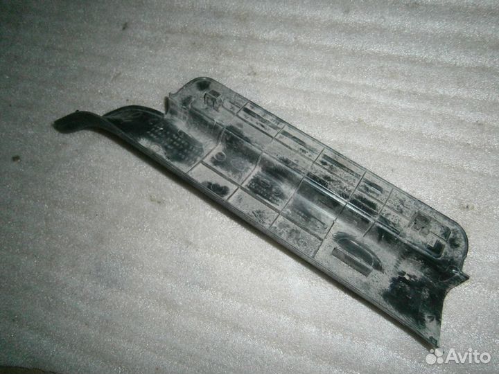 Порожек пластиковый Ниссан Мурано правый Nissan Mu