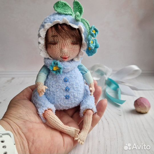Вязаная кукла ручной работы