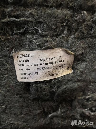 Обшивка багажника Рено Меган 2