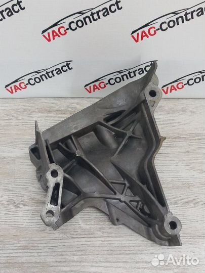 Кронштейн двигателя правый Skoda Rapid 1.6 2017