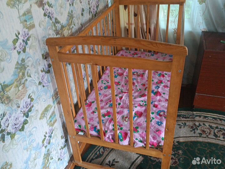 Кроватка детская с матрасом