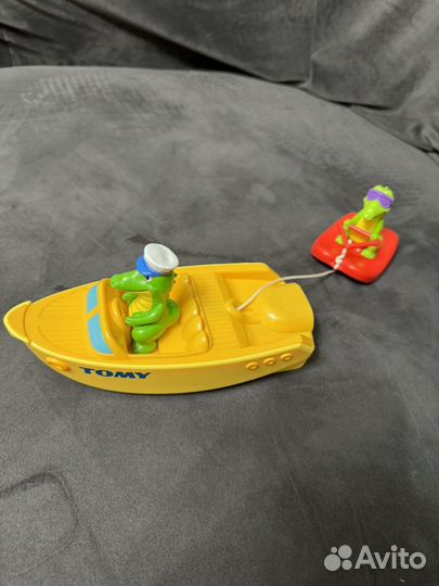 Катер tomy с крокодильчиками