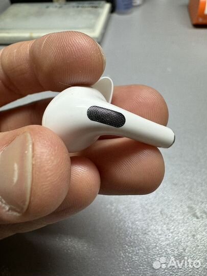 Продам правый наушник AirPods Pro