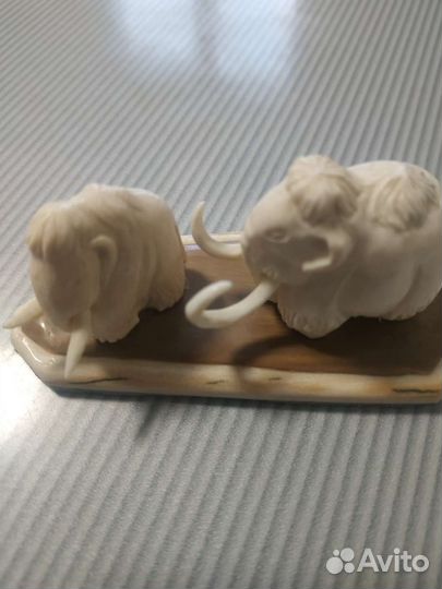 Композиция из бивня мамонта