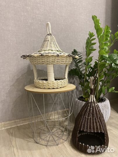 Кормушка для птиц и белок