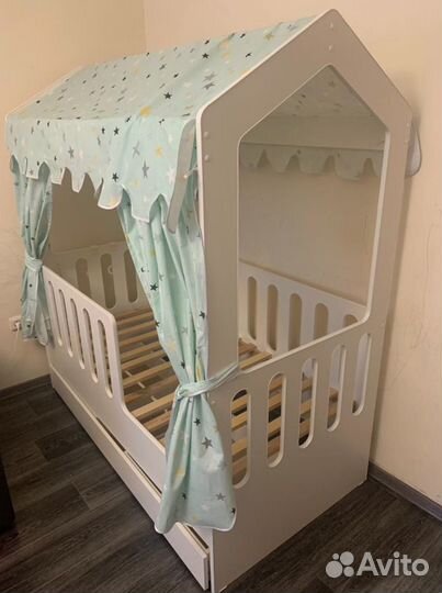 Кровать домик с высокими бортами