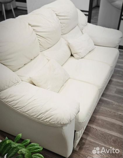 Продам кожаный раскладной диван