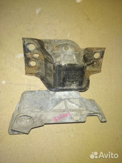 Опора двигателя правая Nissan Note E11