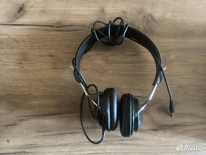 Проводные наушники