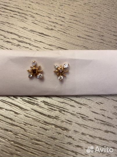 Серьги пусеты золотые с фианитами