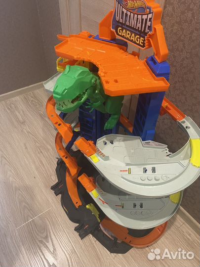 Трек парковка Hotwheels