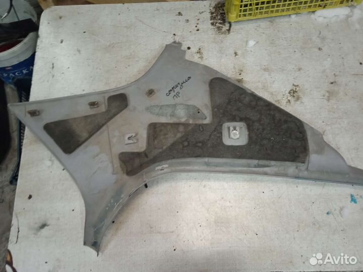 Накладка задней стойки Mitsubishi carisma