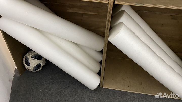 Роллы, кирпичи, мячи, коврики для йоги и пилатеса