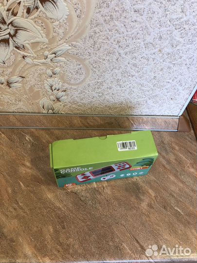 Портативная игровая приставка в упаковке