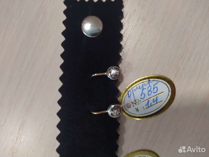 Золотые серьги детские, цены разные