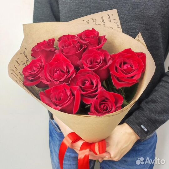 11 Красных роз в крафте