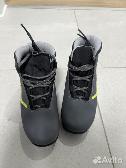 Лыжные ботинки детские 34 размер