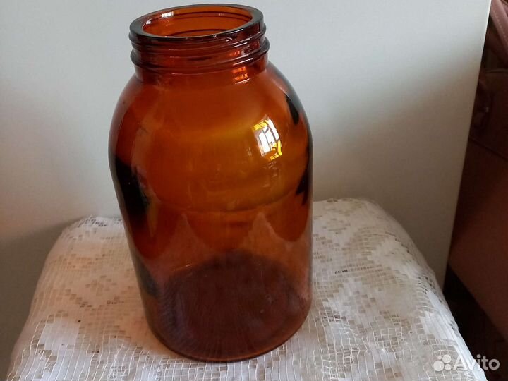 Банки из коричневого стекла