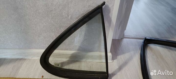 Заднее правое стекло/форточка/ на Nissan Sunny