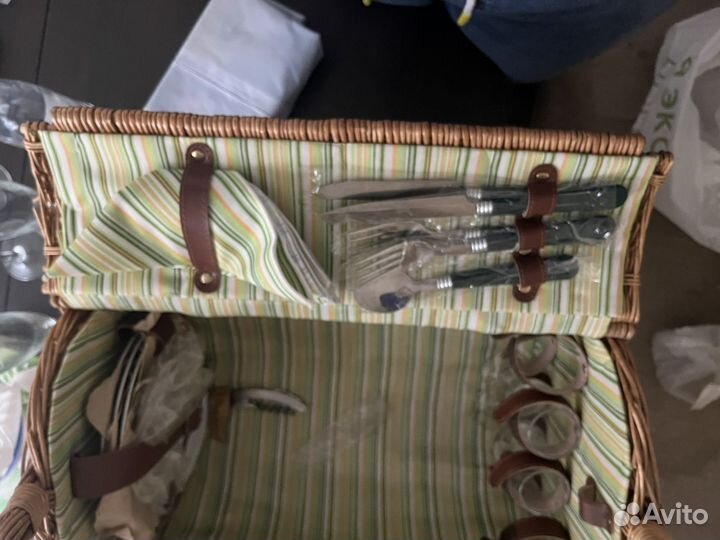 Корзина для пикника с посудой