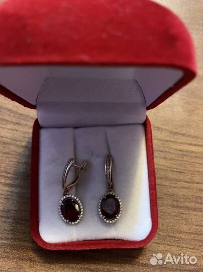 Золотые серьги с гранатом 585 пробы