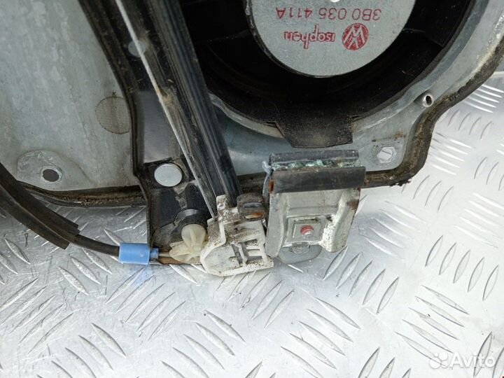 Стеклоподъемник передний правый Volkswagen Passat