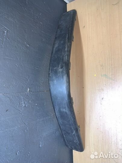 Молдинг переднего бампера левый 100 C4 1991-1994