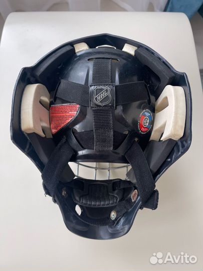 Хоккейный шлем