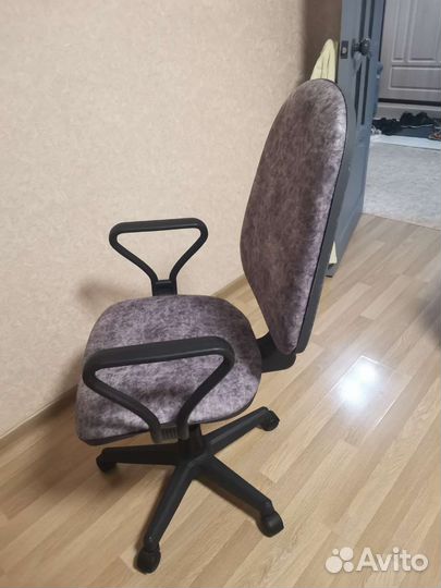 Компьютерное кресло (стул)