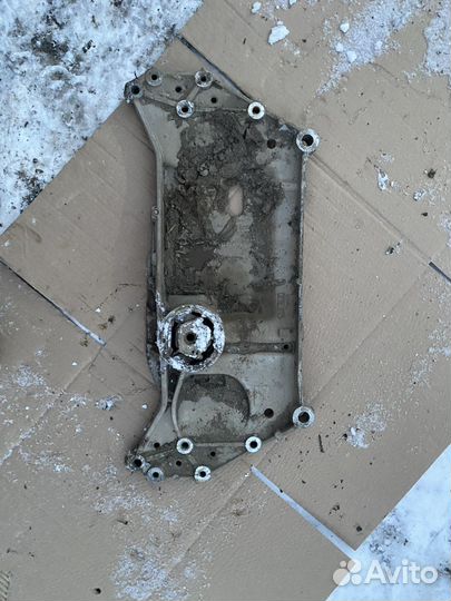 Передний подрамник Volkswagen Jetta 5