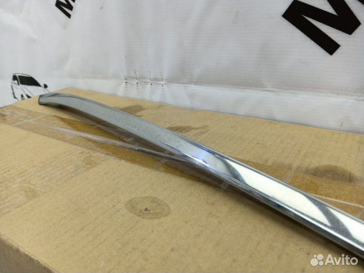Молдинг двери передний левый Toyota Camry 50