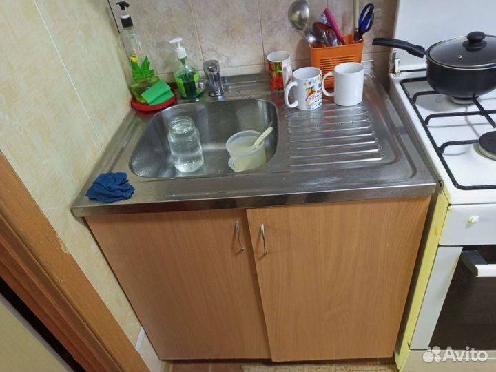 Кухонная мойка с тумбой со смесителем