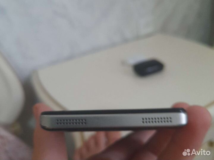 Телефон Lenova