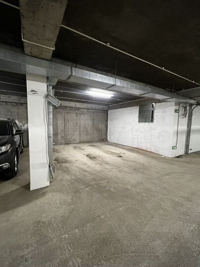 Машиноместо, > 30 м²