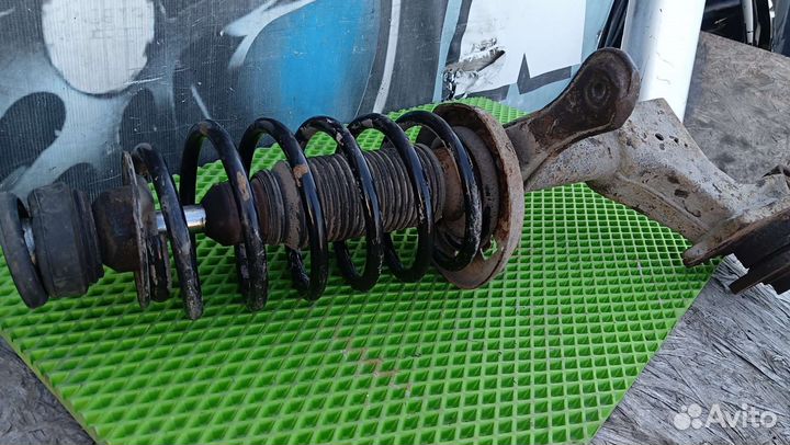 Стойка передняя правая Audi 80 b3