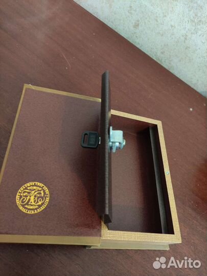 Шкатулка - книга с замком