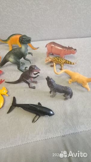 Фигурки животных и динозавров за шт