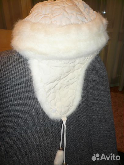 Шапочка на синтепоне с вышивкой для девочки