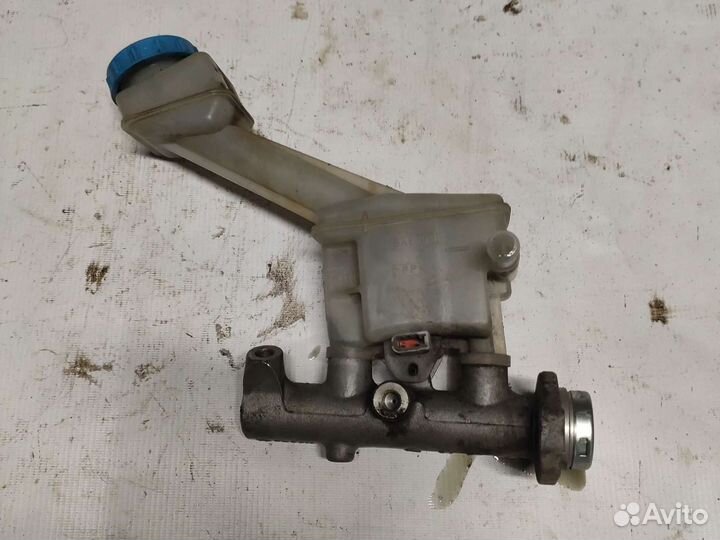 Главный тормозной цилиндр Ниссан Примера Р12