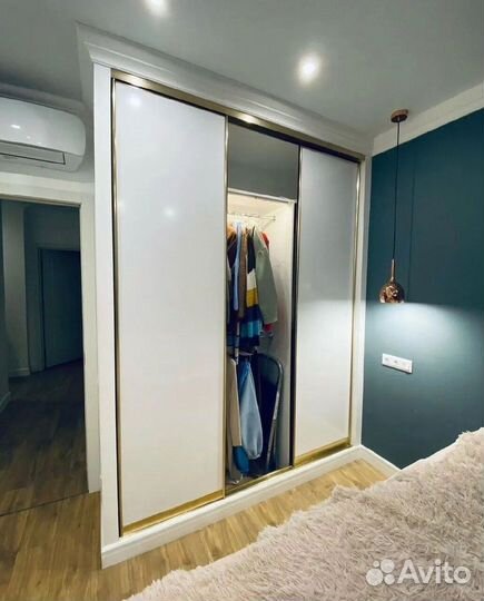 Шкаф с зеркалом