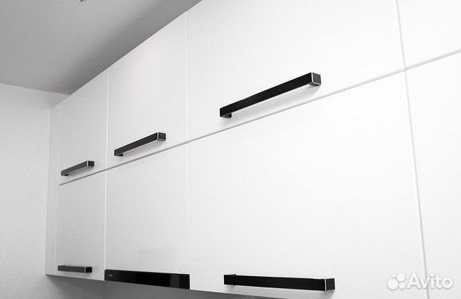 Угловой кухонный гарнитур современный