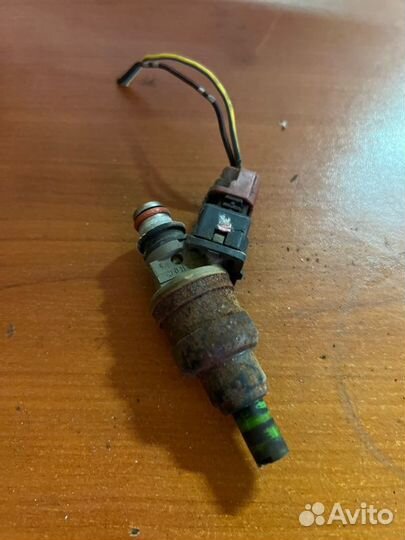 Форсунка топливная Mitsubishi Chariot N33W 4G63