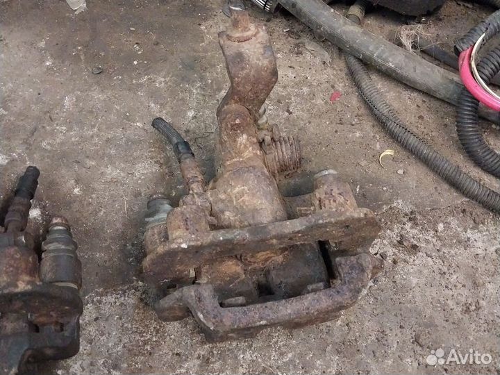 Задние суппорта Mazda Capella 1999