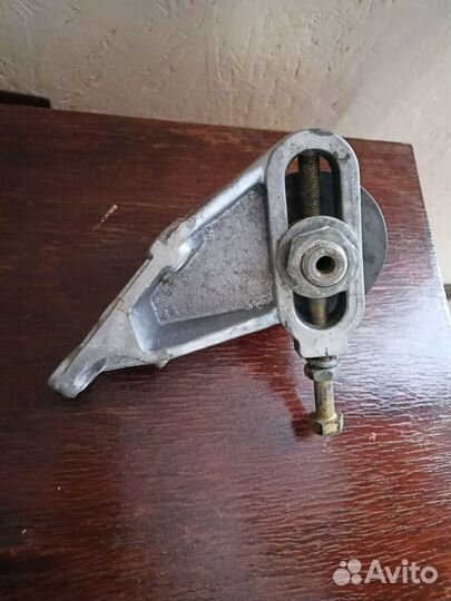 Продам ролик натяжной на компрессор ямз 236-236