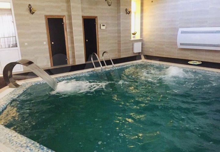 Дом 600 м² на участке 12 сот.