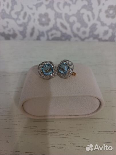 Золотые серьги с топазом