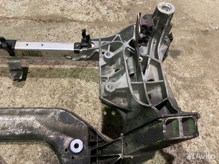 Балка подмоторная BMW 535iX