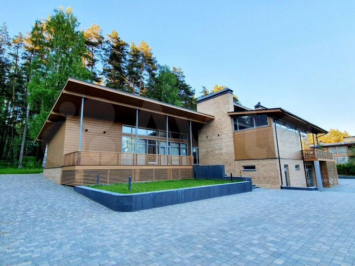 Коттедж 472,4 м² на участке 51 сот.